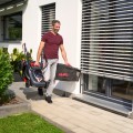 114172-battery-lawnmower-43-6-li-comfor-set-webshop-mood-01.jpg